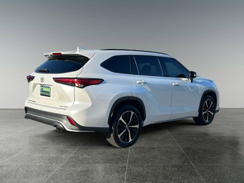 Used 2022 Toyota Highlander XSE AWD/4WD image 8