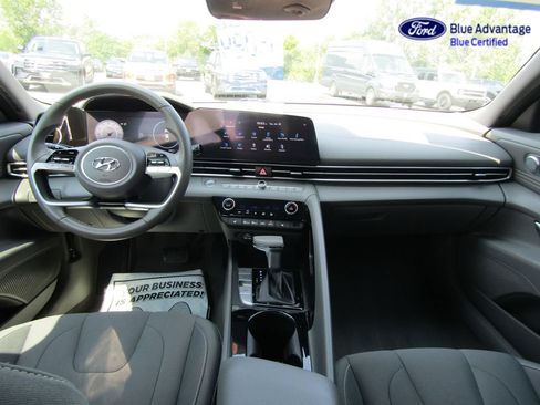 Used 2023 Hyundai Elantra SEL w/ Convenience Package FWD image 4