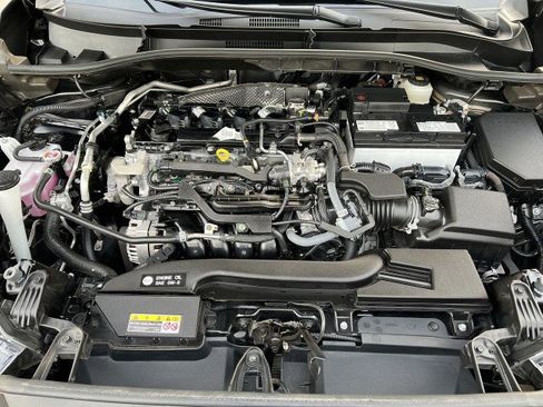 Used 2025 Toyota Corolla Cross LE image 29