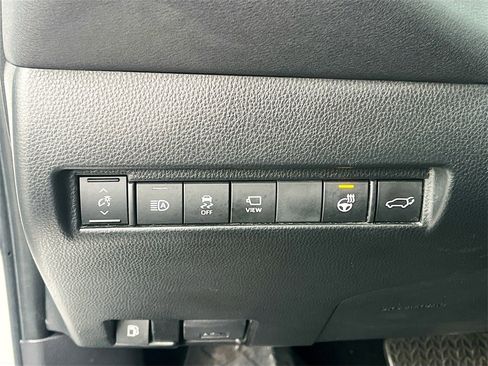 Used 2024 Toyota Venza Limited image 10