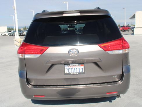 Used 2013 Toyota Sienna LE FWD image 4
