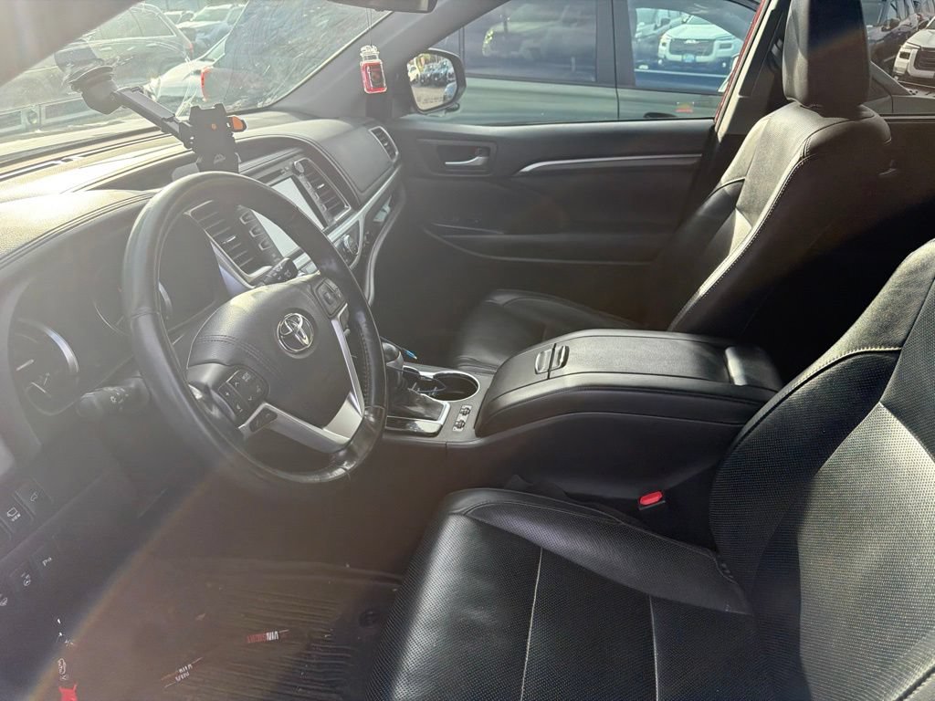 Used 2018 Toyota Highlander Limited Platinum AWD/4WD image 9
