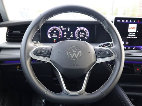 Used 2025 Volkswagen Tiguan SE w/ Panoramic Sunroof Package AWD/4WD image 15
