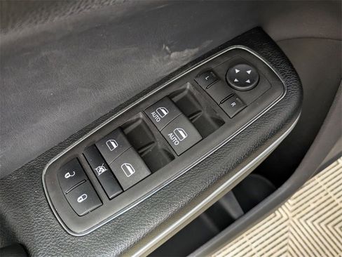 Used 2023 Chrysler 300 Touring L w/ Popular Equipment Group image 15