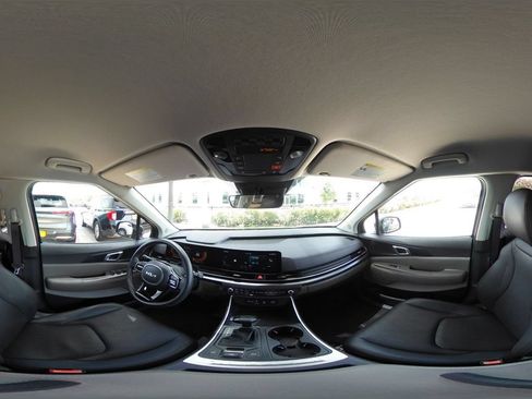 Used 2026 Kia Carnival FWD image 45