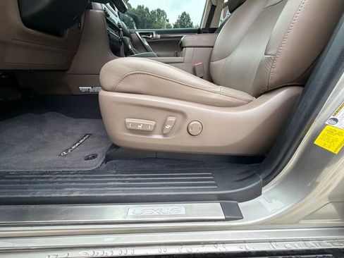 Used 2023 Lexus GX 460 Luxury w/ Accessory Package AWD/4WD image 30