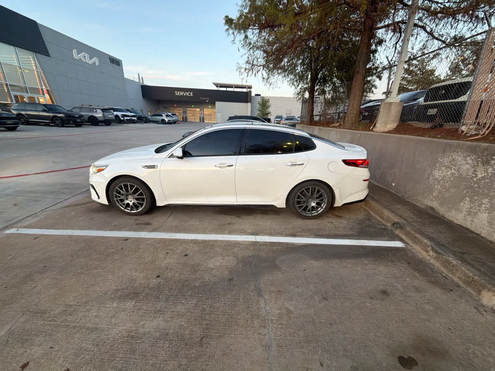 Used 2019 Kia Optima S w/ S Panoramic Sunroof Package FWD image 4
