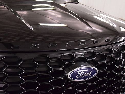 Used 2025 Ford Explorer ST-Line image 13