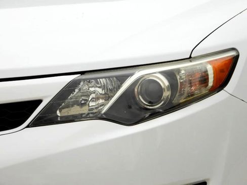 Used 2012 Toyota Camry SE image 4