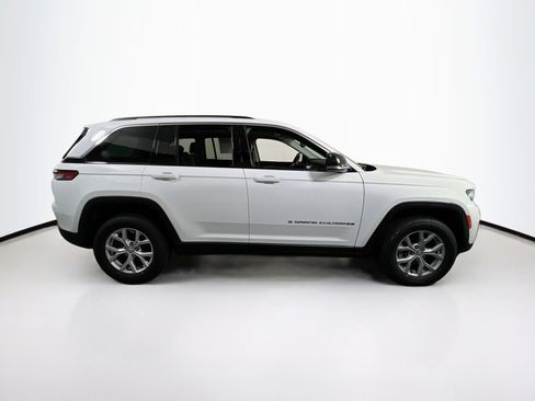 Used 2022 Jeep Grand Cherokee Limited image 4