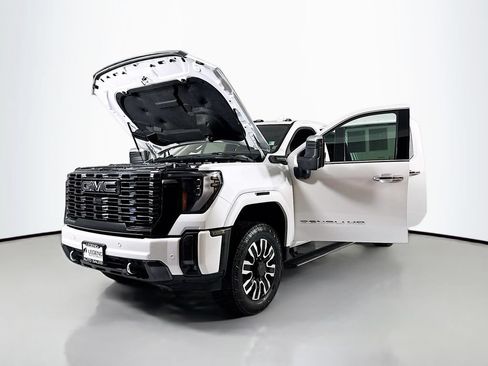Used 2024 GMC Sierra 3500 Denali Ultimate AWD/4WD image 23