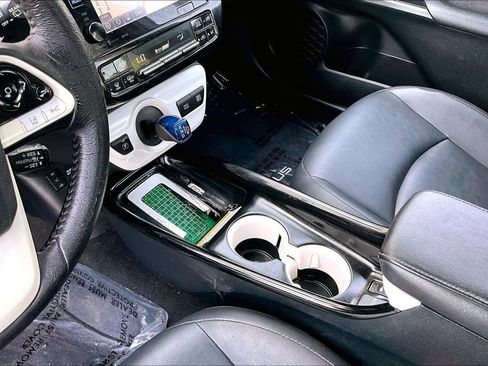 Used 2016 Toyota Prius Four Touring w/ Preferred Accessory Package FWD image 18