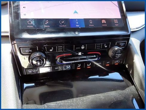 Used 2023 Jeep Grand Cherokee L Limited AWD/4WD image 17