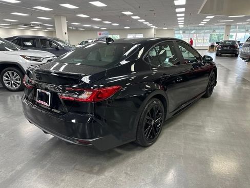 Used 2025 Toyota Camry SE w/ Convenience Package AWD/4WD image 7