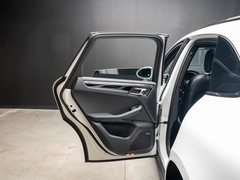 Certified 2026 Porsche Macan AWD/4WD image 31