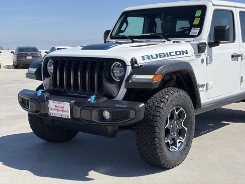 Used 2022 Jeep Wrangler Unlimited Rubicon 4xe w/ Cold Weather Group AWD/4WD image 7