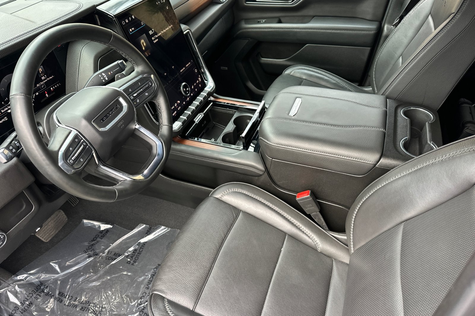 Used 2025 GMC Yukon XL Denali AWD/4WD image 9