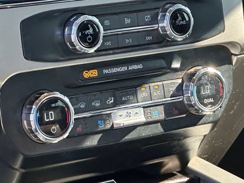 Used 2022 Ford F250 Lariat w/ Lariat Ultimate Package AWD/4WD image 16