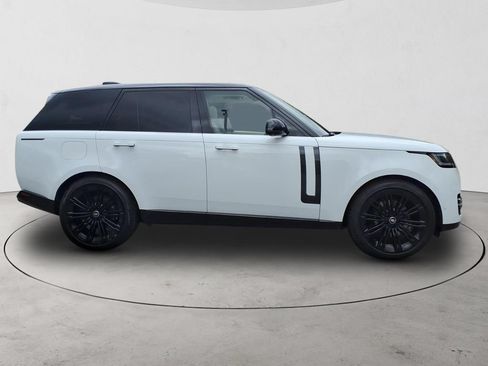 Used 2025 Land Rover Range Rover SE AWD/4WD image 4