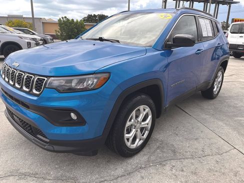 Used 2024 Jeep Compass Latitude AWD/4WD image 8