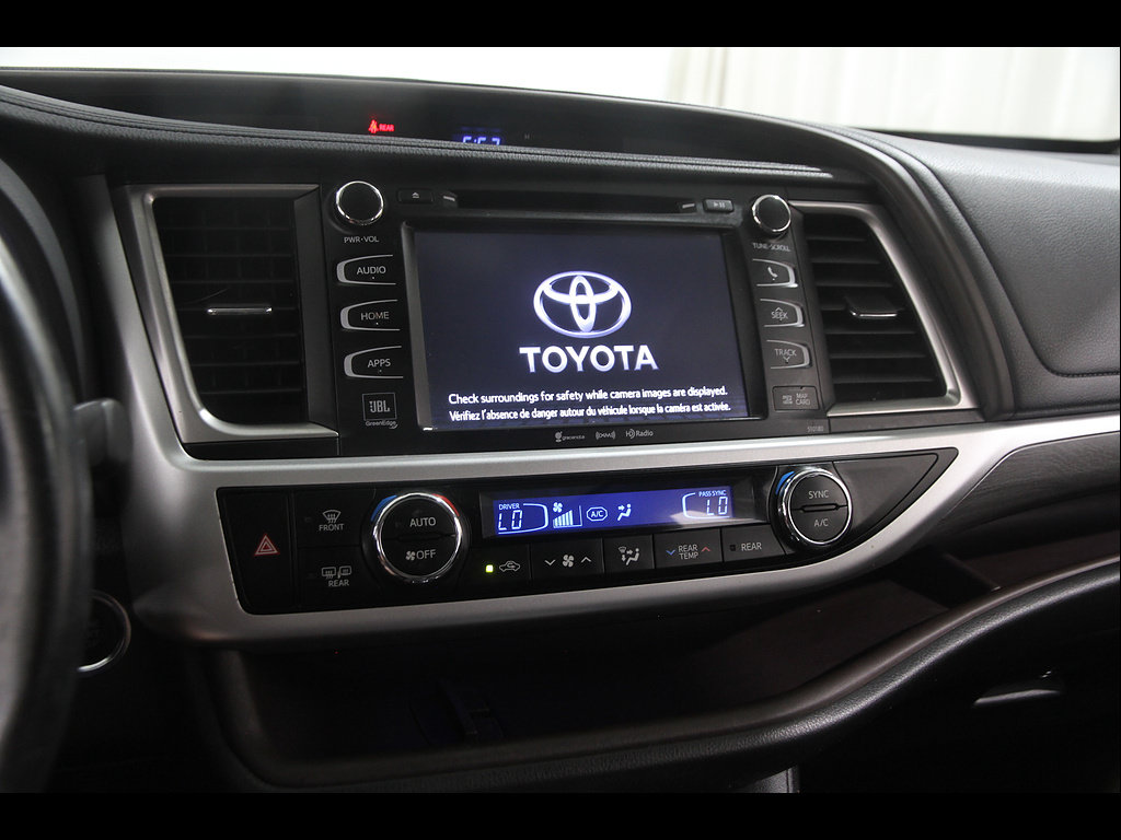 Used 2017 Toyota Highlander Limited AWD/4WD image 9