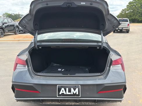 New 2026 Hyundai Elantra SE FWD image 19