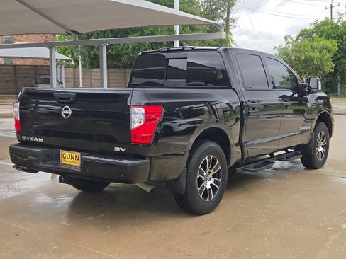 Used 2024 Nissan Titan SV w/ SV Convenience Package RWD image 3