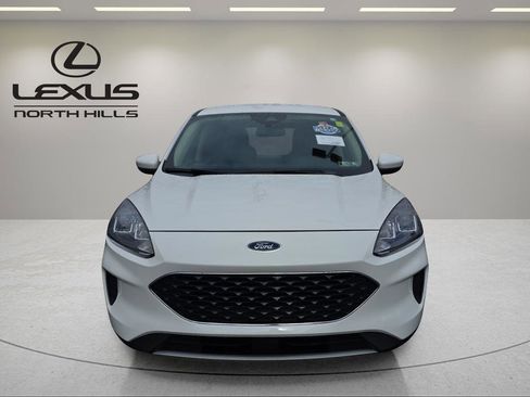 Used 2020 Ford Escape SE image 2