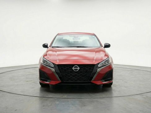 Used 2025 Nissan Altima 2.5 SV image 2