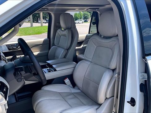 Used 2021 Lincoln Navigator Reserve w/ Luxury Package AWD/4WD image 17