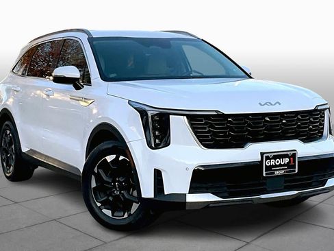 Certified 2025 Kia Sorento S image 2