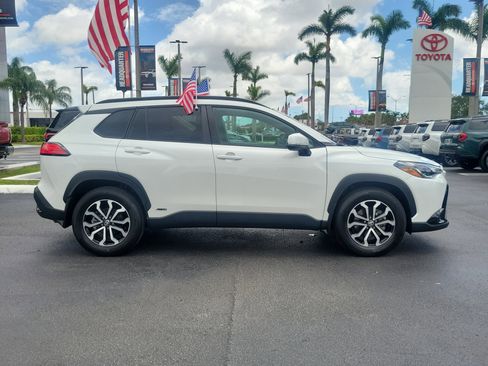 Used 2024 Toyota Corolla Cross SE image 13