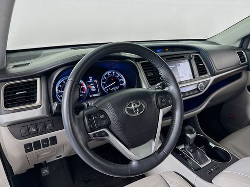 Certified 2016 Toyota Highlander Limited AWD/4WD image 9