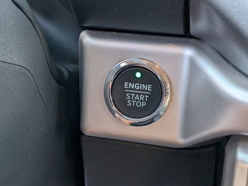 Used 2024 Ford Expedition XLT image 23