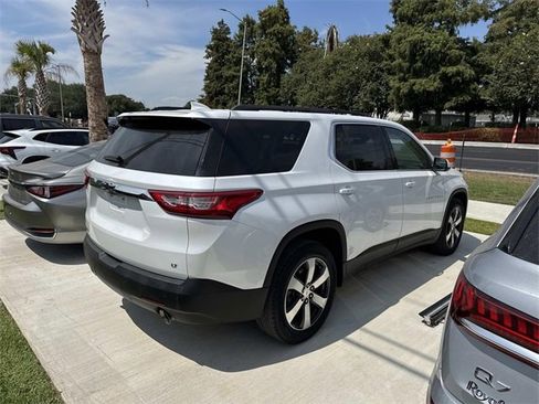 Used 2021 Chevrolet Traverse LT w/ LT Premium Package image 7