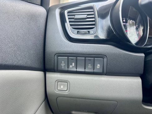 Used 2015 Kia Sedona SX FWD image 23