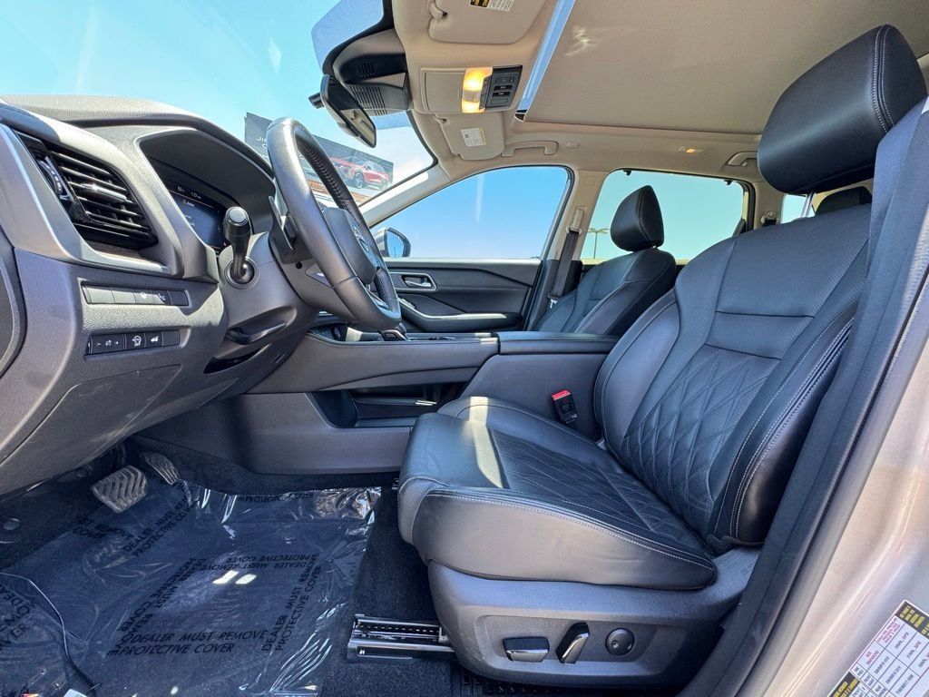 Used 2024 Nissan Rogue Platinum w/ Platinum Premium Package FWD image 24