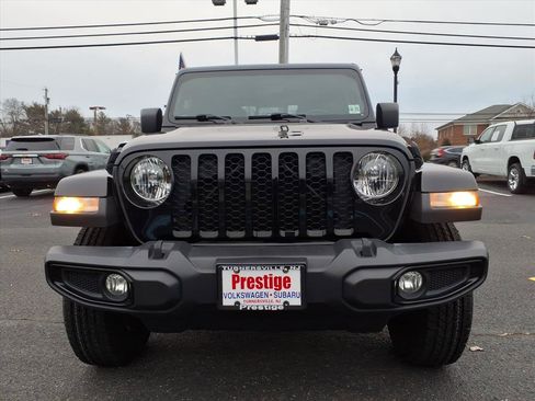 Used 2022 Jeep Gladiator Sport image 2