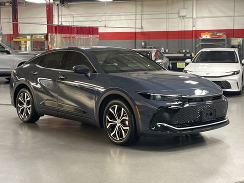 Used 2025 Toyota Crown XLE image 2