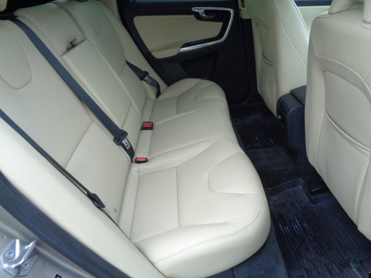 Used 2016 Volvo XC60 T5 Platinum w/ Protection Package FWD image 8