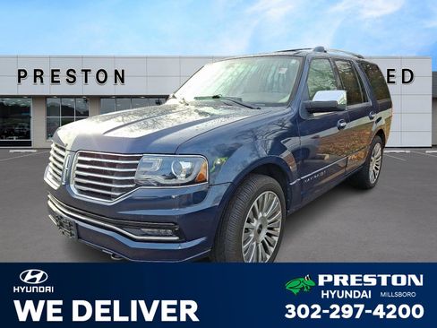 Used 2016 Lincoln Navigator Select image 1