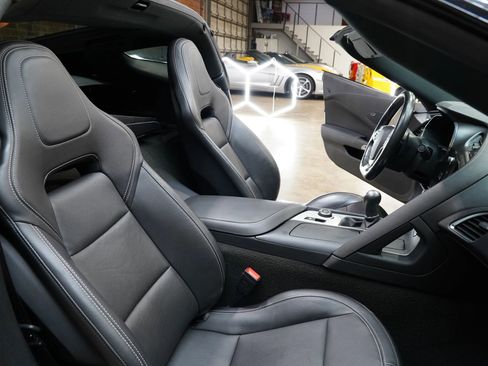 Used 2018 Chevrolet Corvette Stingray Coupe RWD image 53