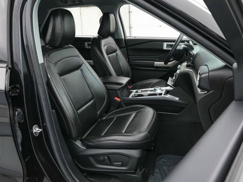 Certified 2022 Ford Explorer XLT w/ Equipment Group 202A image 23