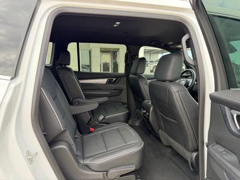 Used 2025 Buick Enclave Preferred image 10