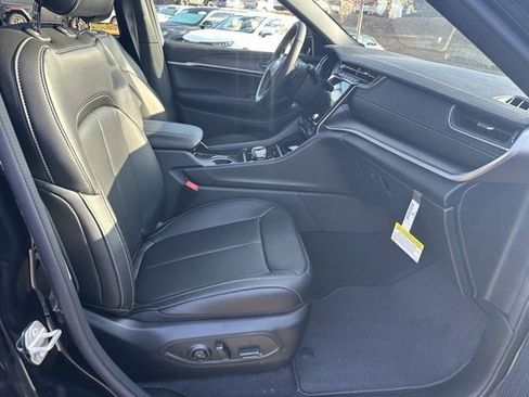 New 2025 Jeep Grand Cherokee Limited w/ Luxury Tech Group II image 13