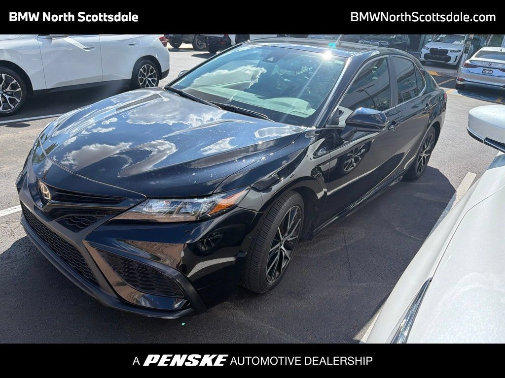 Used 2021 Toyota Camry SE w/ Carpet Mat Package (TMS) FWD image 1