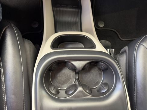 Used 2024 Chrysler Pacifica Touring-L image 28