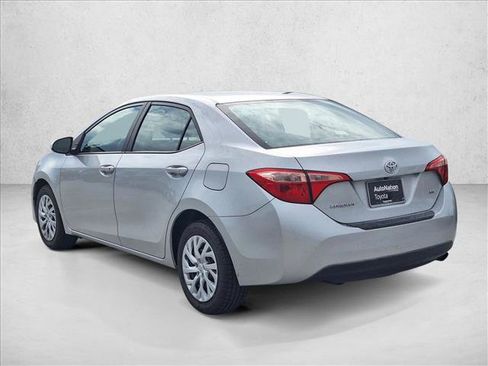 Used 2018 Toyota Corolla LE image 7