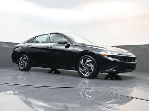 Certified 2025 Hyundai Elantra Limited image 15