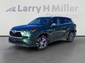 Used 2024 Toyota Highlander XLE video 1